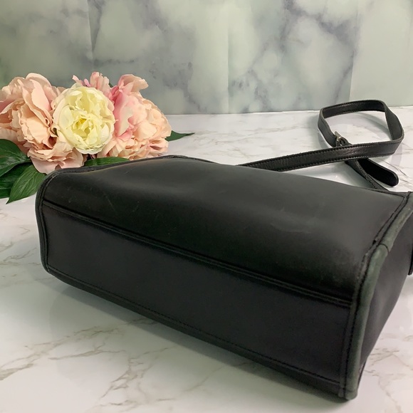 Coach Black Vintage Court 9870 Leather Crossbody Bag - Picture 8 of 9